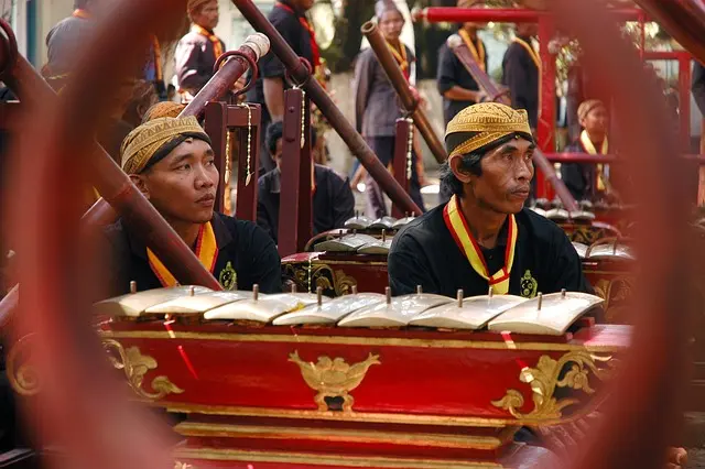 Les traditions fascinantes à découvrir en voyage