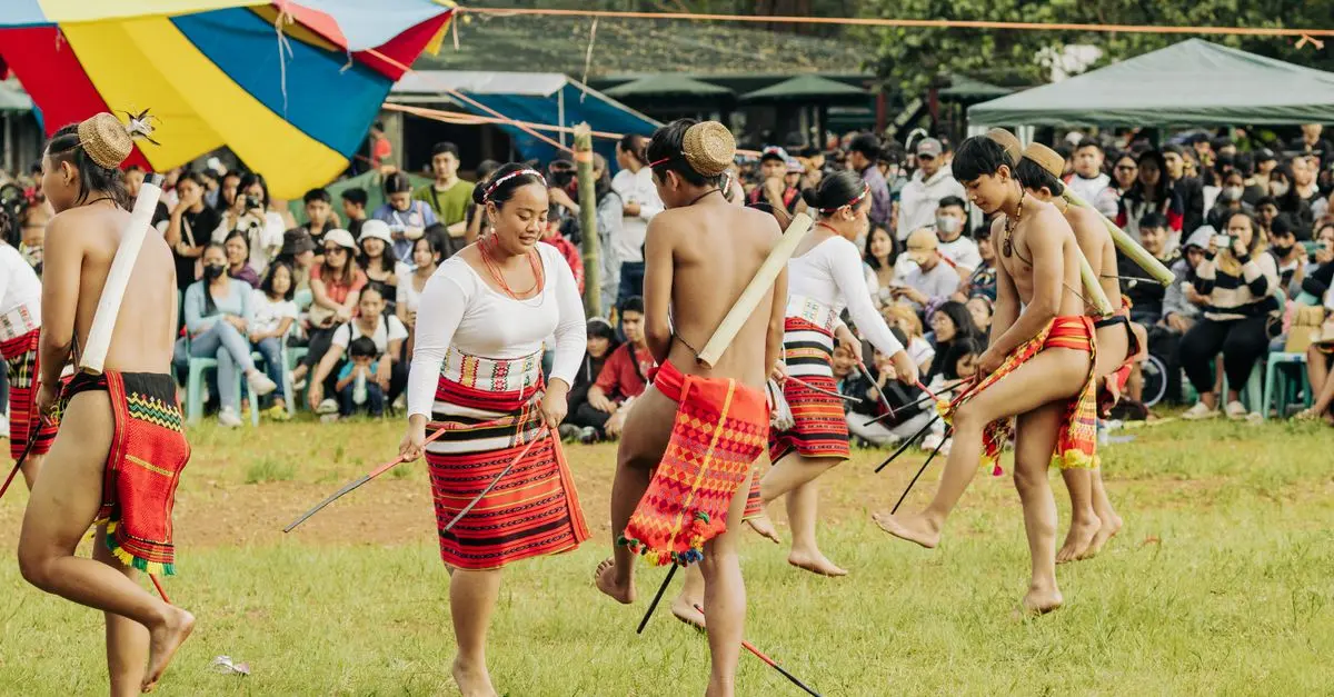 Comment découvrir les traditions culturelles en voyage