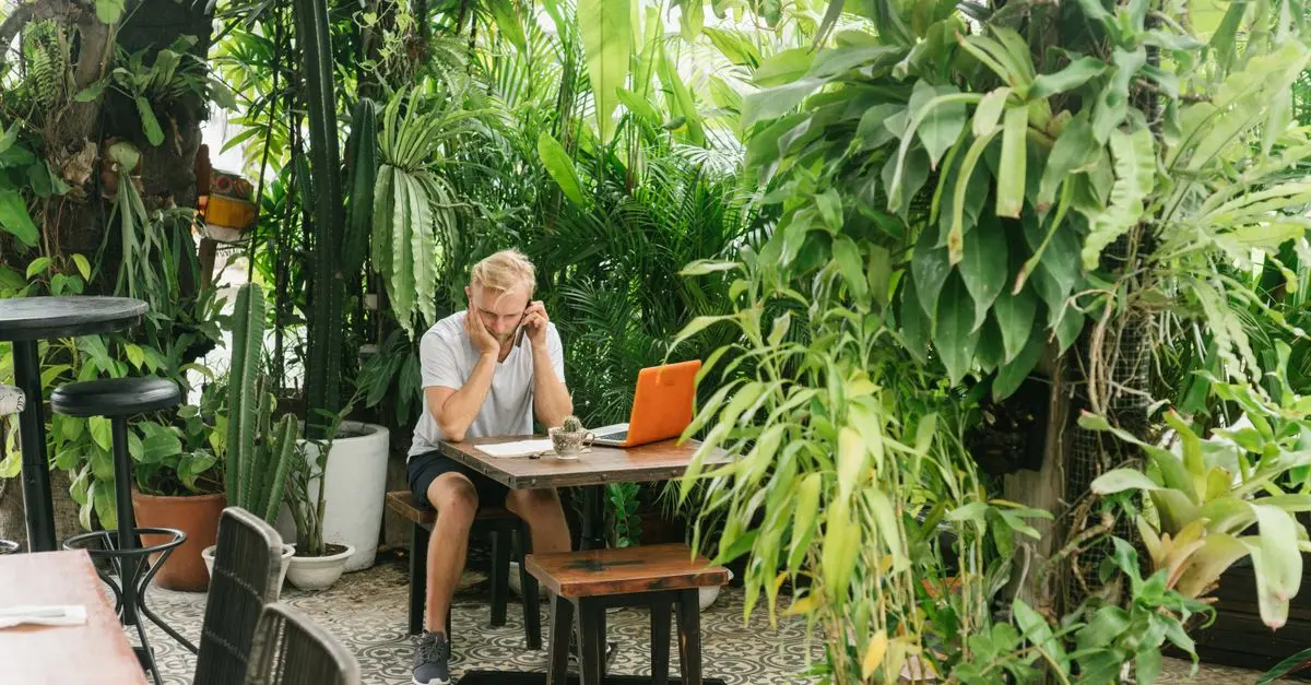 Voyager tout en travaillant : Mode d'emploi du nomadisme digital